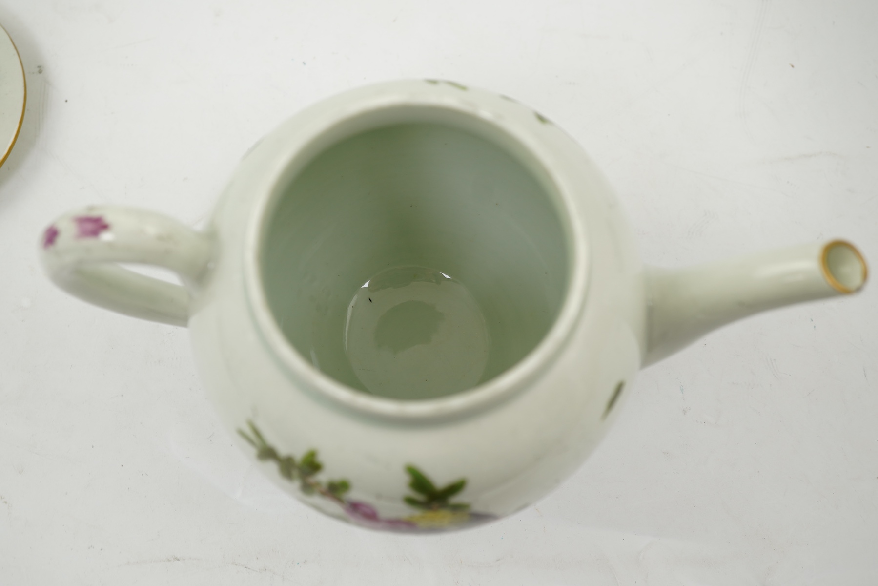A Worcester teapot, hand painted with birds and foliage, c.1775, 17cm wide